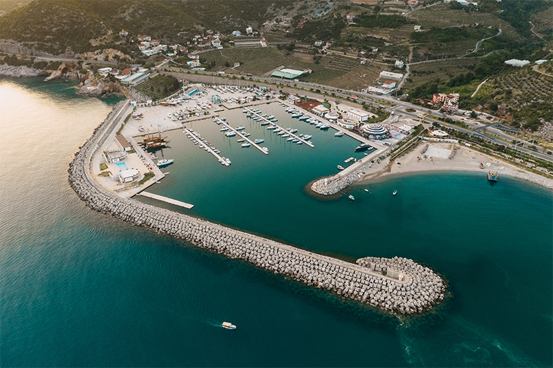 Is Alanya better or Antalya?